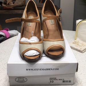 Beige Steve Madden pumps